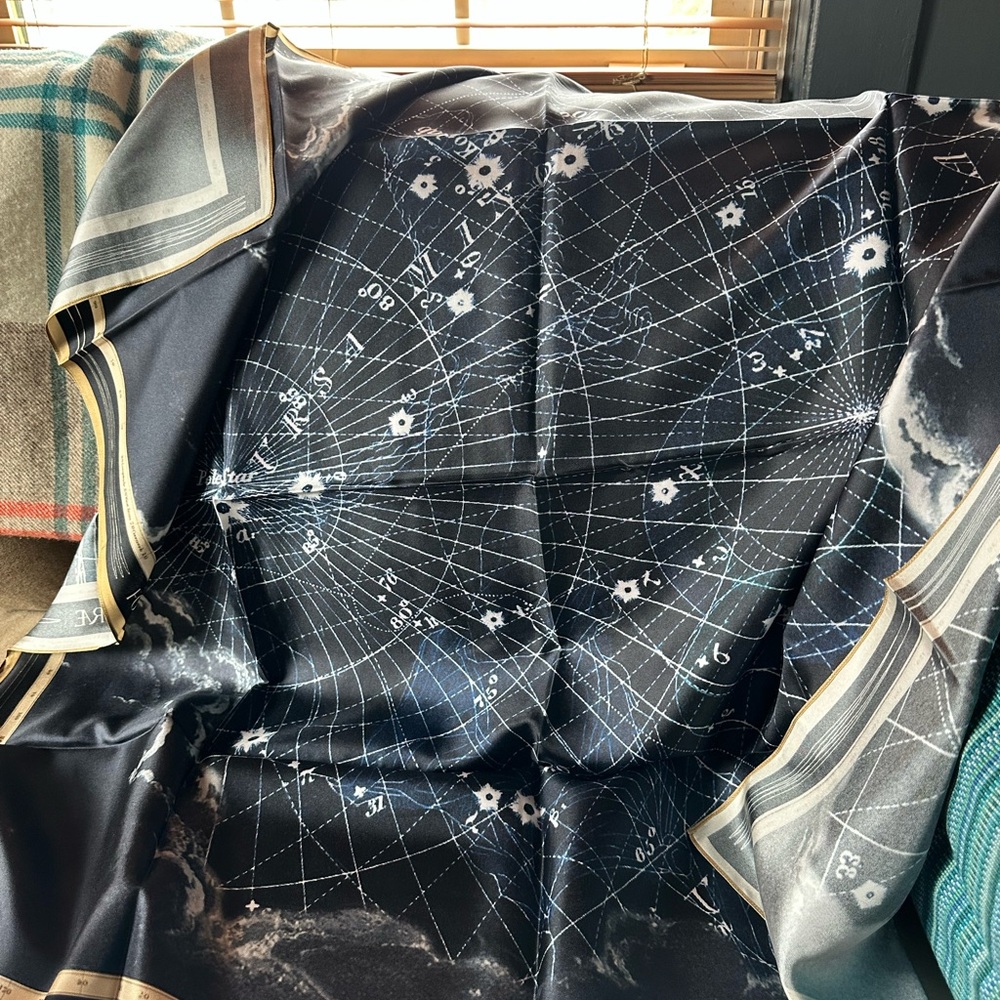 Foundrae 35x35 100% silk scarf